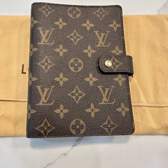 Louis Vuitton Medium Ring Agenda Cover $740 - Picture 4 of 11